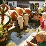 Charlotte Fusch an der Großglocknerstraße