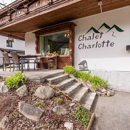 Charlotte Fusch an der Grossglocknerstrasse