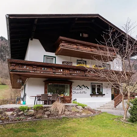 Charlotte Fusch an der Grossglocknerstrasse