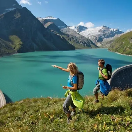 Charlotte Fusch an der Grossglocknerstrasse